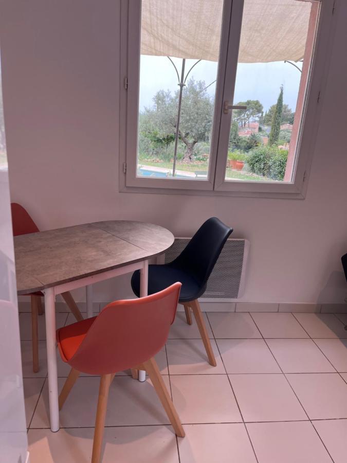 Hauteurs De Toulon : Charmant Studio Piscine Luaran gambar